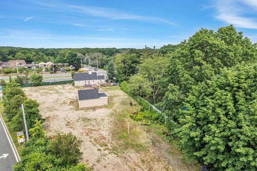 More Photos Of 557 Deer Park Rd, Dix Hills Flex For Sale