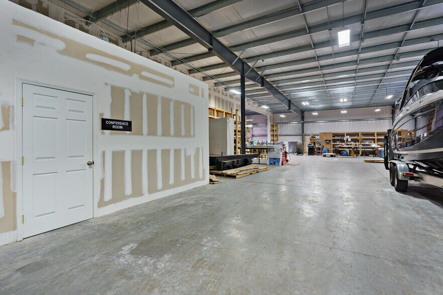 More Photos Of 125 Montclair Rd, Leesburg Warehouse For Lease