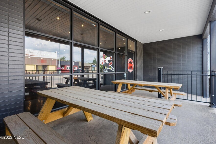 More Photos Of 411 3rd Ave, Clear Lake Restaurant For Sale