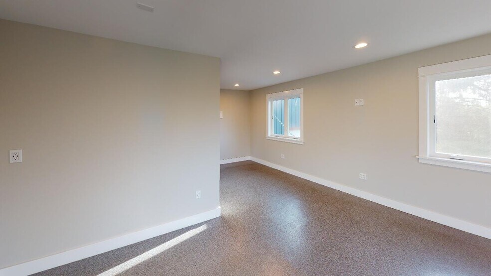More Photos Of 1425 SE 9th St, Warrenton Warehouse For Sale