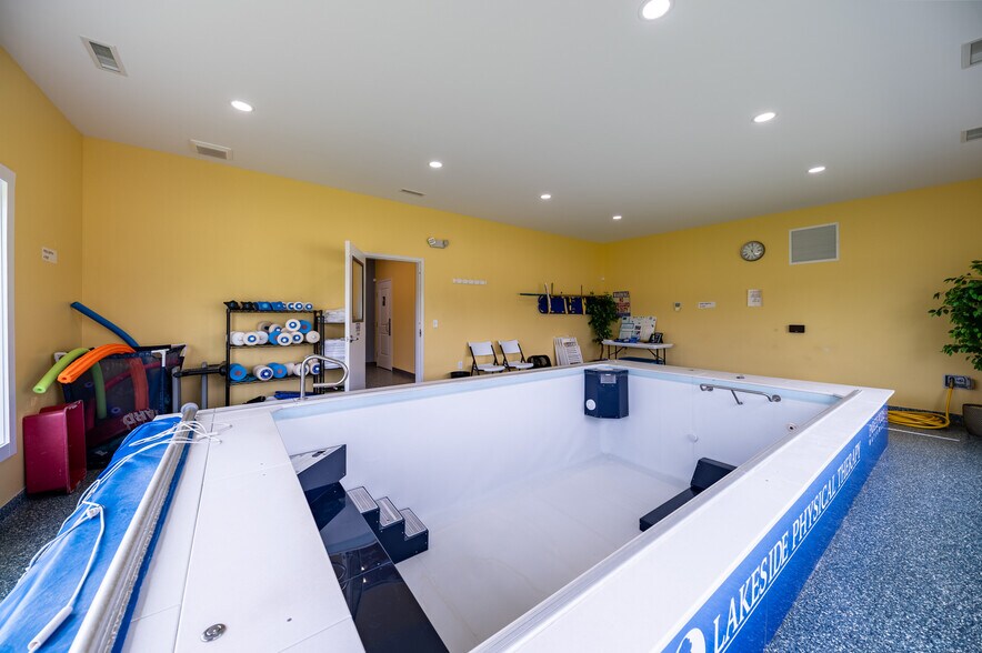 More Photos Of 74 Erin Dr, Morgantown Office For Sale