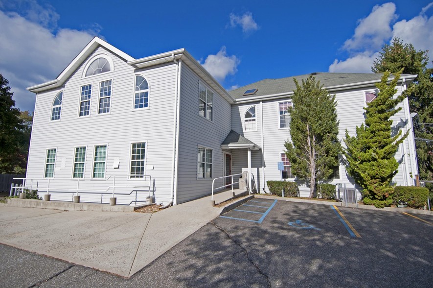 Primary Photo Of 1000 Main St, Port Jefferson Office For Sale