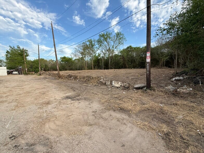 More Photos Of 8433 Bassett Street, Houston Land For Sale