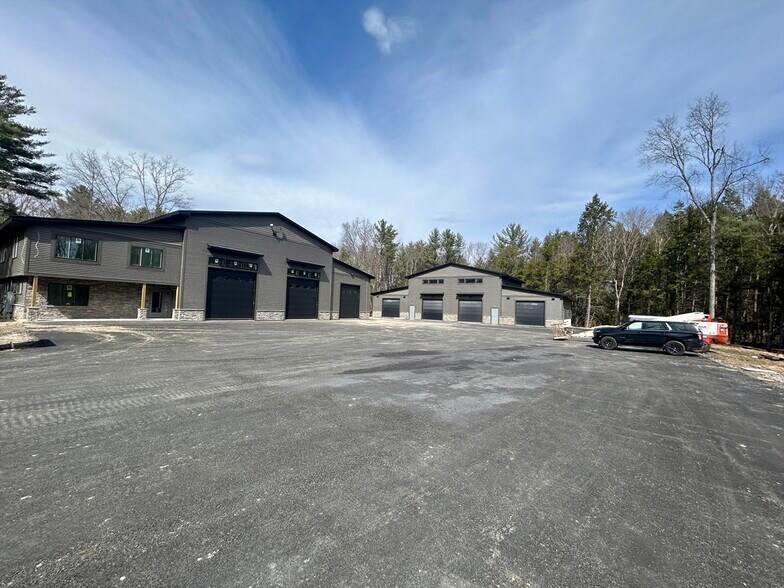 More Photos Of 15 Oneil St, Easthampton Warehouse For Lease