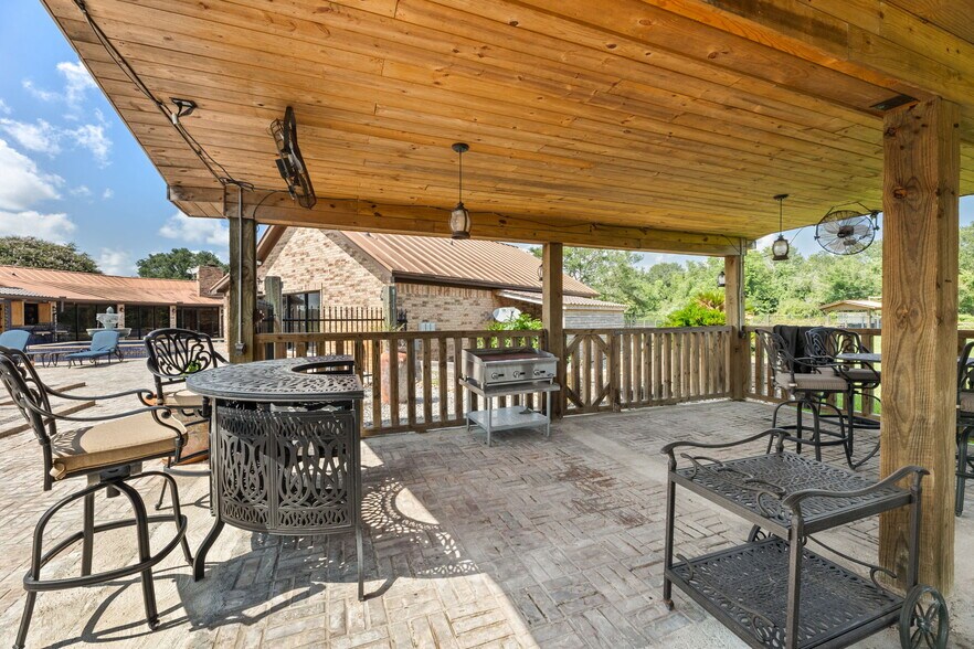 More Photos Of 1226 County Road 201A, Angleton Specialty For Sale