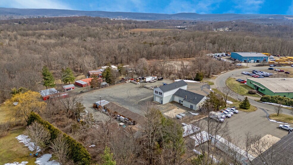 More Photos Of 75 Commerce Cir, Durham Service For Lease