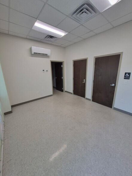 More Photos Of 5-13 Crosley Ln, Sebring Airplane Hangar For Lease