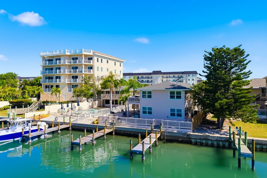 More Photos Of 9022 Midnight Pass Rd, Sarasota Apartments For Sale