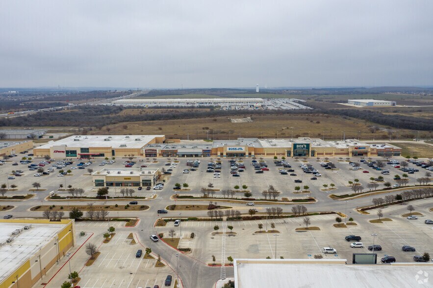 More Photos Of IH-35 @ Loop 306, New Braunfels Unknown For Lease