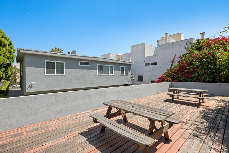 More Photos Of 11921 Goshen Ave, Los Angeles Apartments For Sale