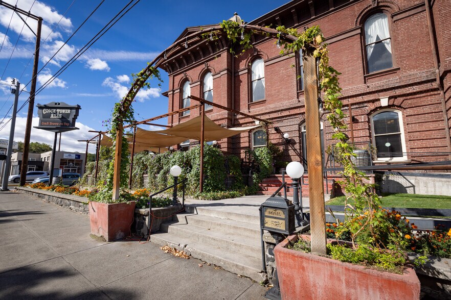 More Photos Of 311 Union St, The Dalles Restaurant For Sale