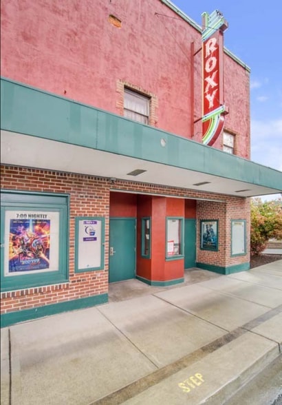 More Photos Of 115 Mashell N ave, Eatonville Movie Theatre For Sale