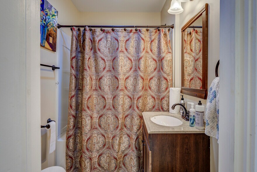 More Photos Of 107 E Main St, Jonesborough Storefront For Sale