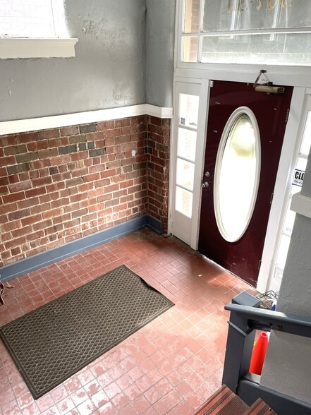 More Photos Of 307 6th St, Charleston Storefront Retail Office For Sale