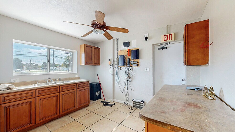 More Photos Of 1944 Aurora Rd, Melbourne General Retail For Sale