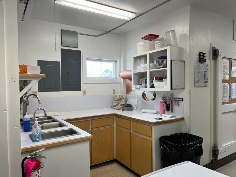 More Photos Of 112 McPherson St, Crawford Restaurant For Sale