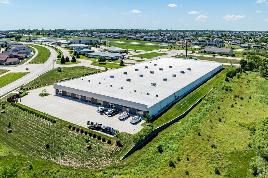 More Photos Of 2240 Fletcher Ave, Lincoln Showroom For Lease