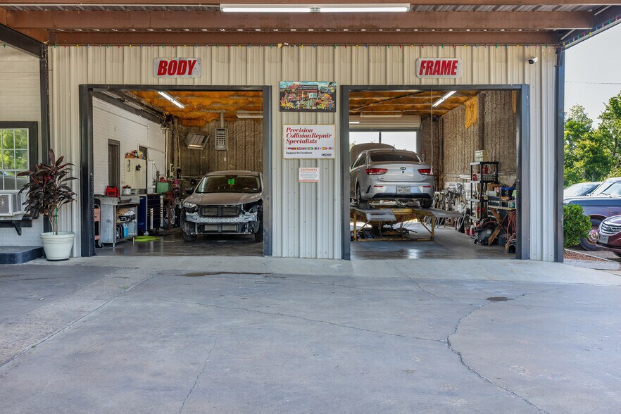 More Photos Of 418 S Commerce St, Bremond Auto Repair For Sale