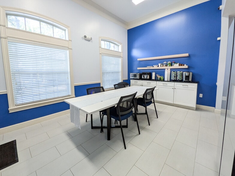 More Photos Of 9310 Old Kings Rd S, Jacksonville Office For Sale