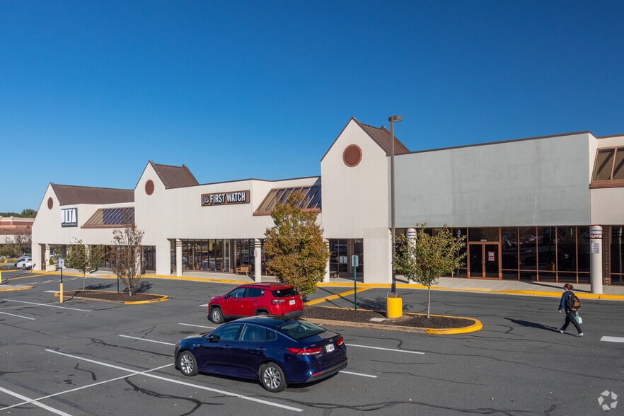 More Photos Of 9600-9688 Main St, Fairfax Unknown For Lease