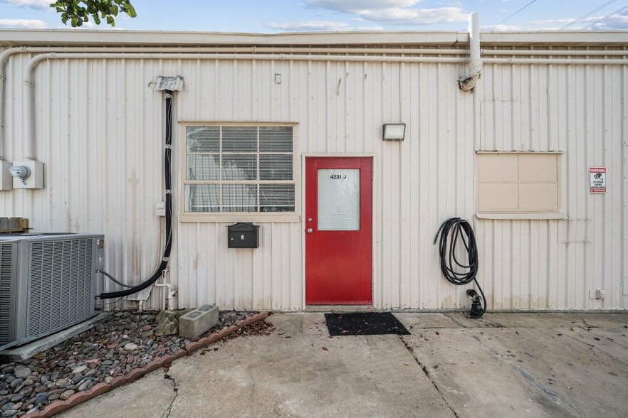 Primary Photo Of 4231 Bellaire Blvd, Houston Light Distribution For Lease