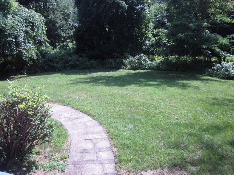 More Photos Of 360 Western Hwy, Tappan Apartments For Sale