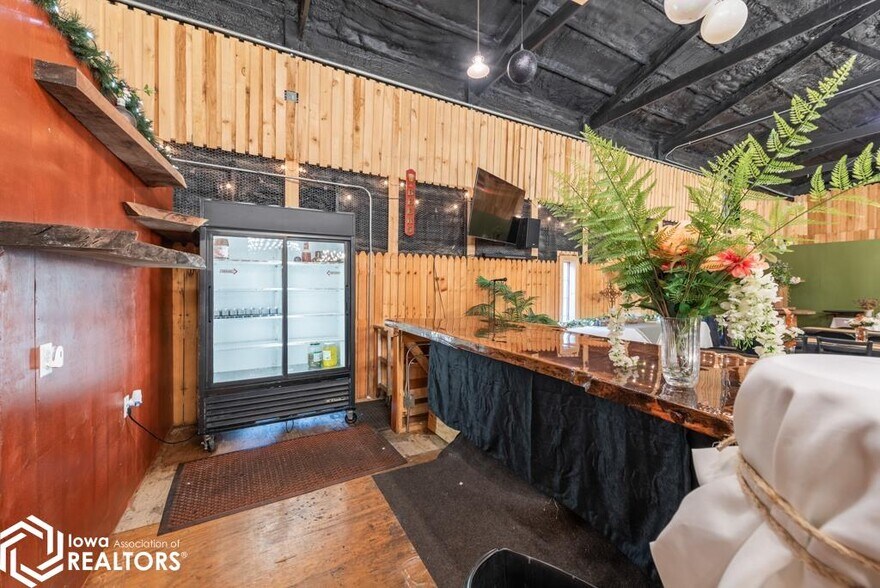 More Photos Of 110 E Union St, Unionville Restaurant For Sale