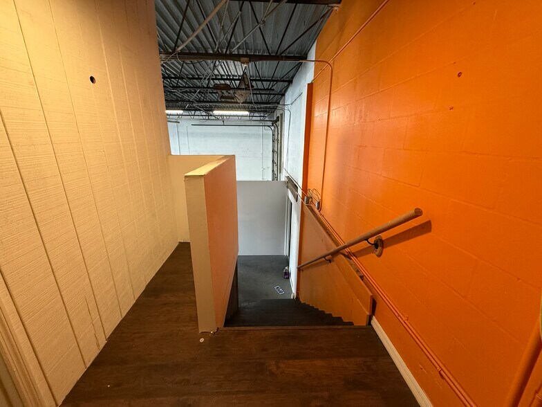 More Photos Of 1717 W Kennedy Blvd, Tampa Warehouse For Sale