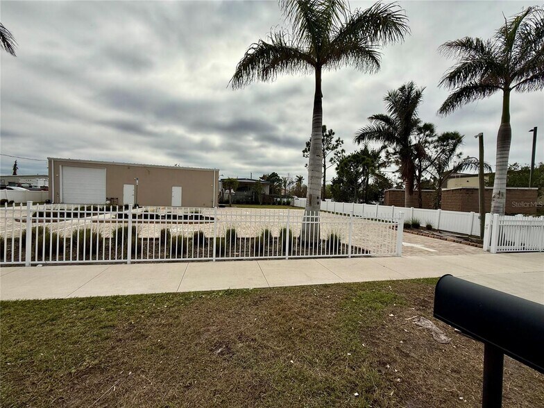 More Photos Of 121 E McKenzie St, Punta Gorda Warehouse For Sale