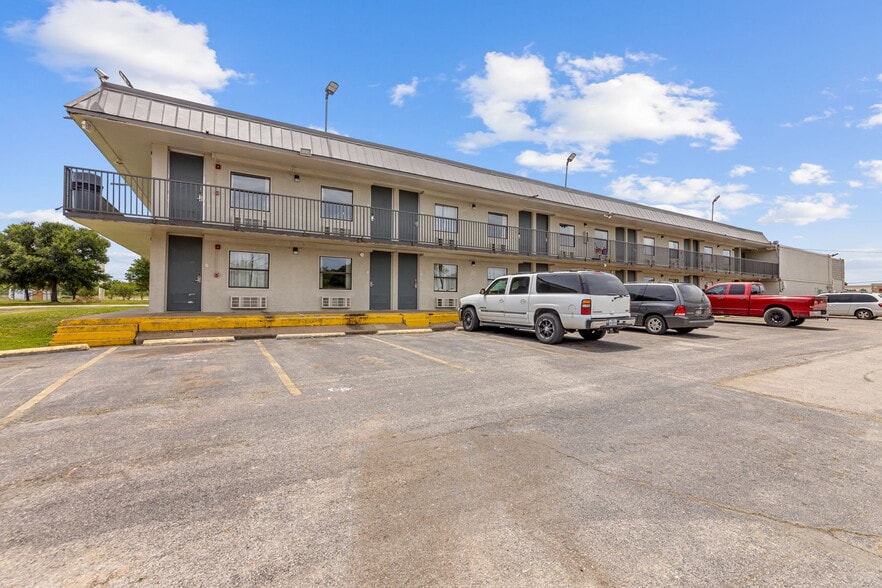 More Photos Of 108 FM 1821, Mineral Wells Hotel For Sale