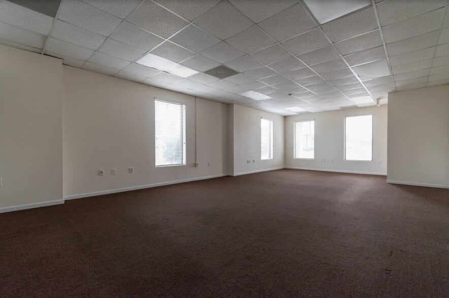 More Photos Of 6408 Brookstone Ln, Fayetteville Medical For Lease