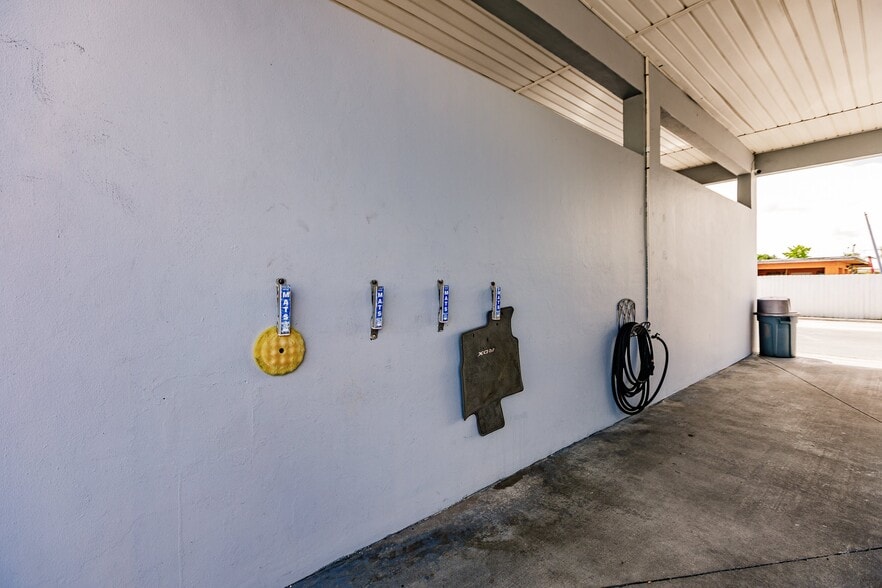 More Photos Of 400 NW Avenue L, Belle Glade Auto Dealership For Sale