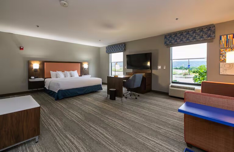 More Photos Of 10 Hampton Ln, Wilder Hotel For Sale