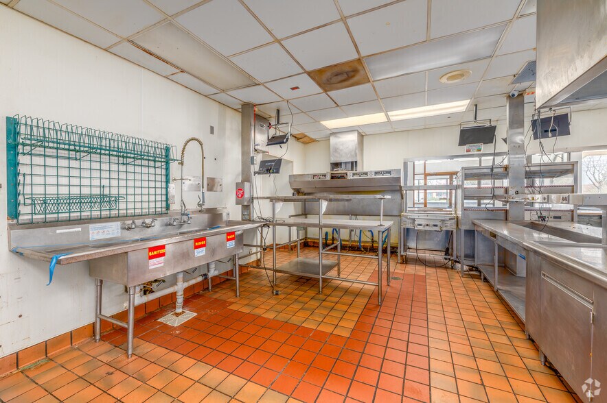 More Photos Of 7677 Broadview Rd, Seven Hills Fast Food For Sale