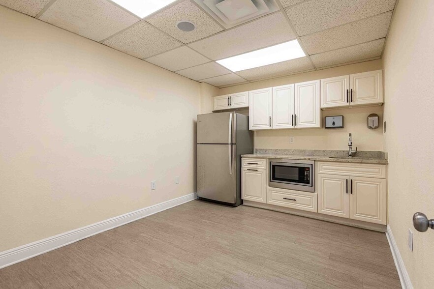 More Photos Of 4109 Armenia Ave, Tampa Medical For Sale