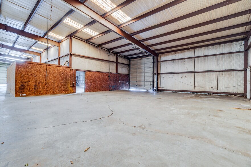 More Photos Of 1137 US-80 Hwy, Monroe Distribution For Sale
