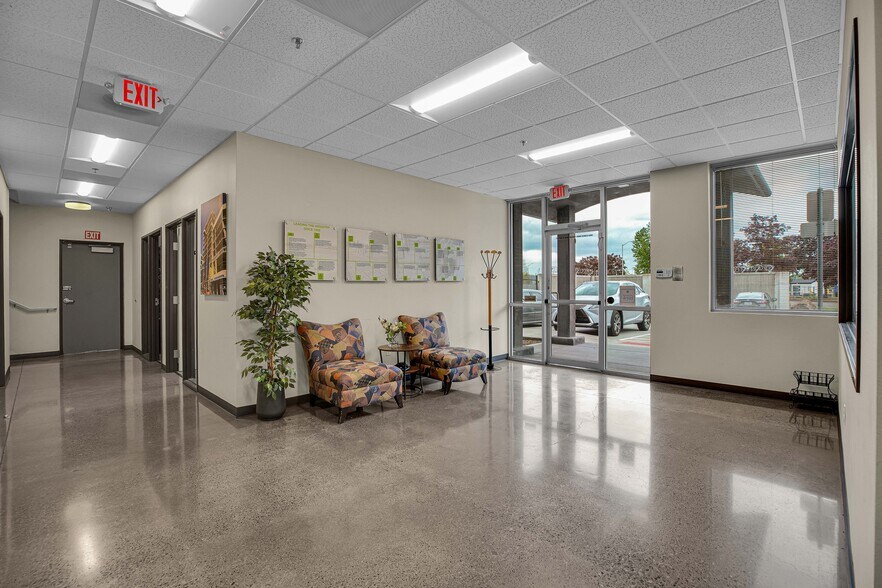 More Photos Of 7025 N Leadbetter Rd, Portland Service For Lease