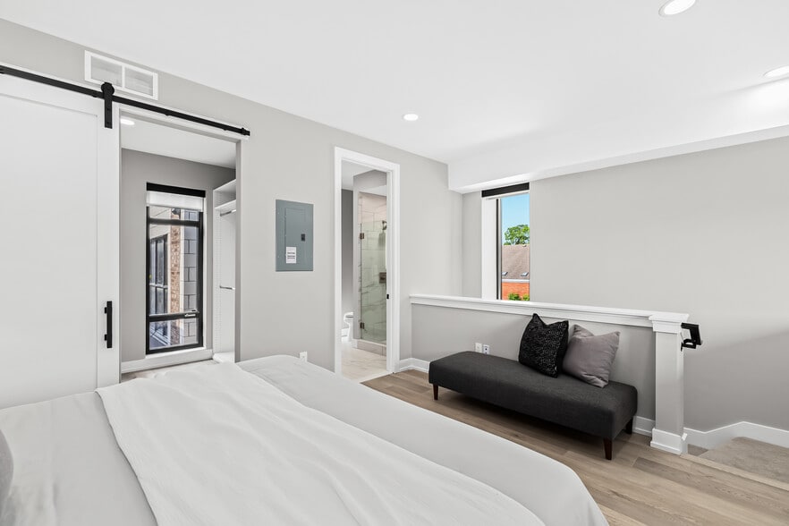 More Photos Of 460 W Tienken Rd, Rochester Hills Apartments For Sale