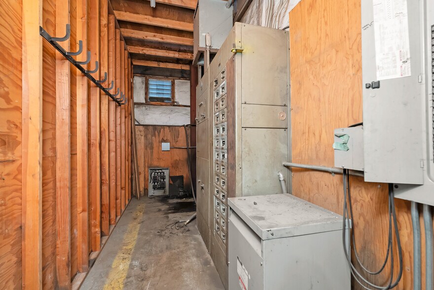 More Photos Of 180 Weyerhaeuser Dr N, Roseburg Warehouse For Sale