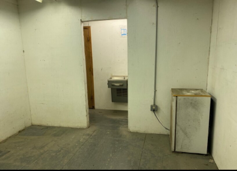 More Photos Of 103 Industrial Park Dr, Perry Industrial For Lease