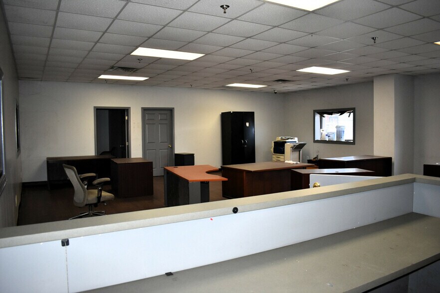 More Photos Of 50-100 Fowler St, Montgomery Warehouse For Lease
