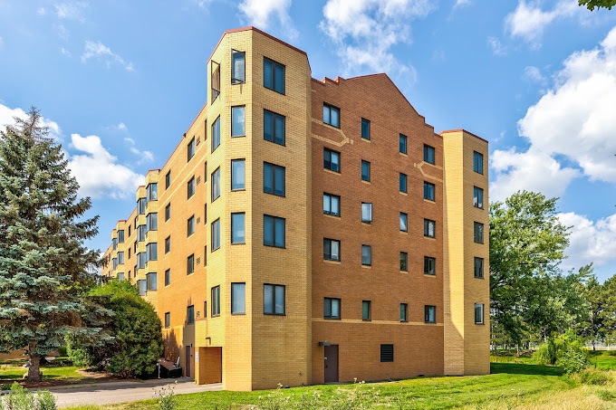 More Photos Of 985 Ivy Ave E, Saint Paul Apartments For Sale