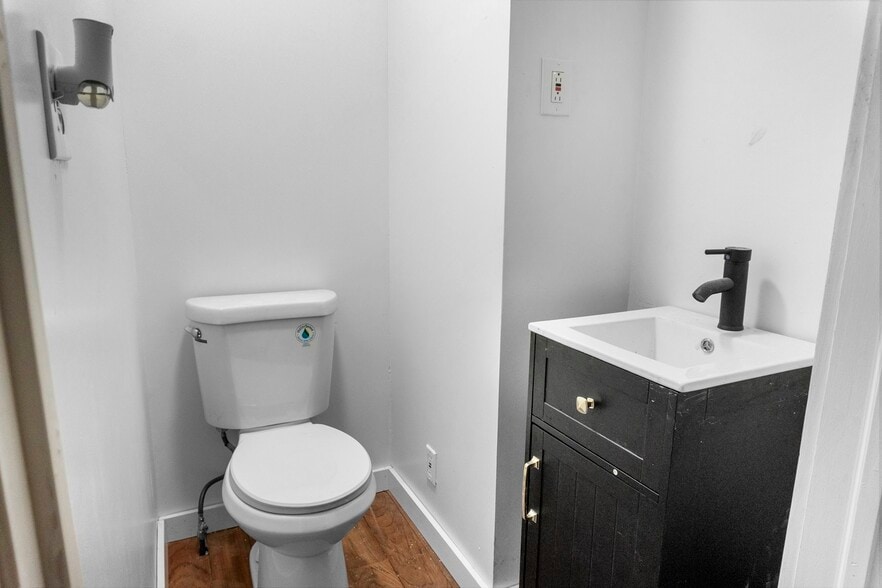 More Photos Of 17-19 Silver Ln, East Hartford Apartments For Sale