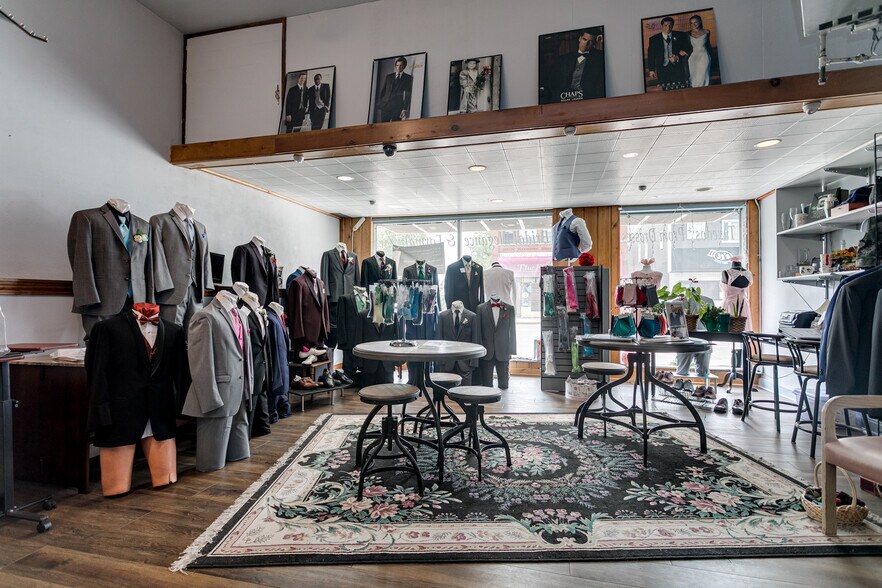More Photos Of 172 W Wisconsin Ave, Kaukauna Storefront For Sale