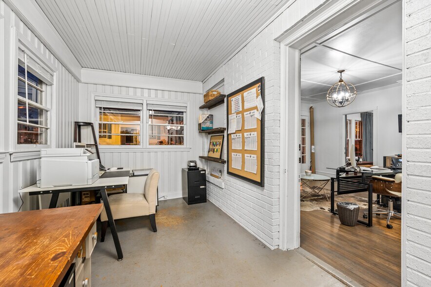 More Photos Of 27 S Park St, Dahlonega Hotel For Sale