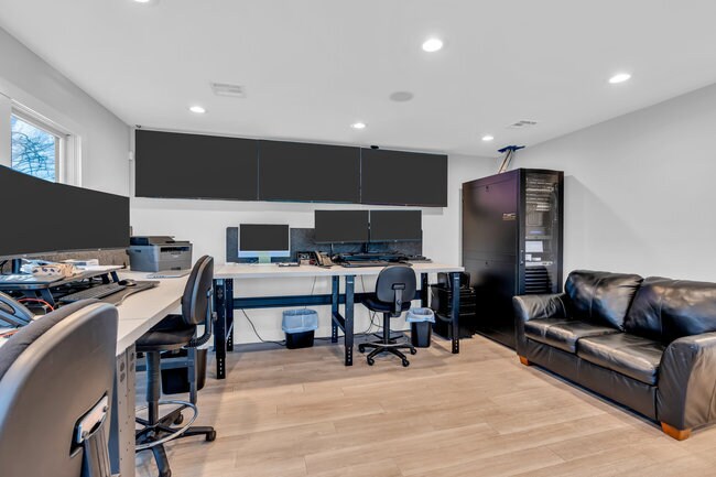 More Photos Of 184 Chambersbridge Rd, Brick Medical For Sale