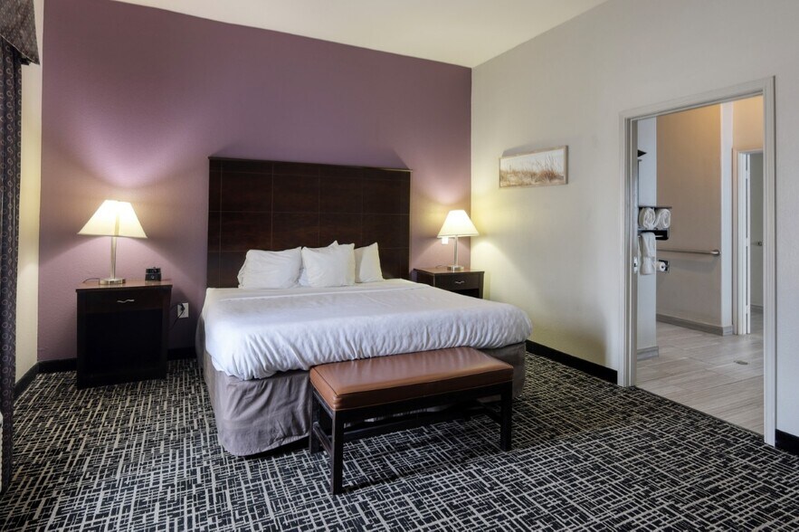 More Photos Of 5300 7th St, Bay City Hospitality For Sale