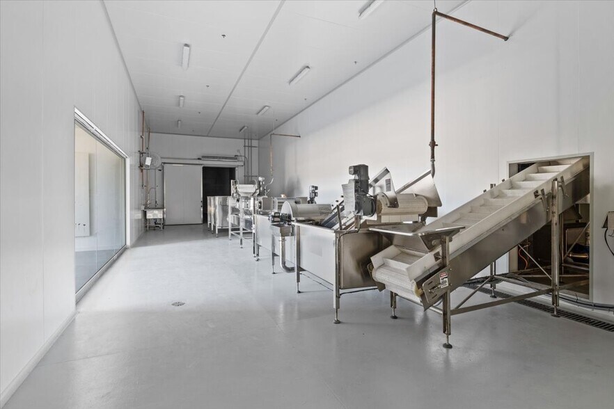 More Photos Of 3030 Lower Mill Dr, Hood River Industrial For Sale