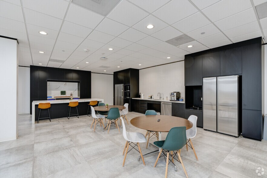 More Photos Of 7600 W Tidwell Rd, Houston Office For Lease