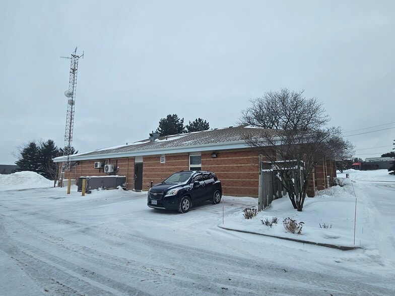 More Photos Of 30 Ridgeway Cir, Woodstock Office For Sale